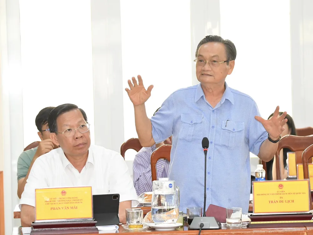 TS Trần Du Lịch trao đổi nhiều nội dung tại hội thảo. Ảnh: VIỆT DŨNG TS Trần Du Lịch trao đổi nhiều nội dung tại hội thảo. Ảnh: VIỆT DŨNG