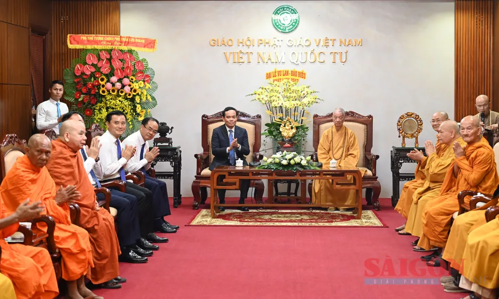 Phó Thủ tướng Trần Lưu Quang cùng đoàn công tác đến thăm, chúc mừng Giáo hội Phật giáo Việt Nam. Ảnh: VĂN MINH Phó Thủ tướng Trần Lưu Quang cùng đoàn công tác đến thăm, chúc mừng Giáo hội Phật giáo Việt Nam. Ảnh: VĂN MINH