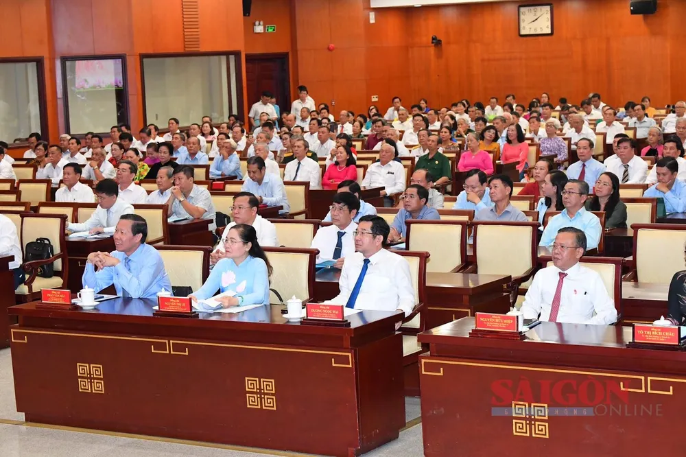 Chủ tịch UBND TPHCM Phan Văn Mãi và Chủ tịch HĐND TPHCM Nguyễn Thị Lệ đến dự. Ảnh: VIỆT DŨNG Chủ tịch UBND TPHCM Phan Văn Mãi và Chủ tịch HĐND TPHCM Nguyễn Thị Lệ đến dự. Ảnh: VIỆT DŨNG