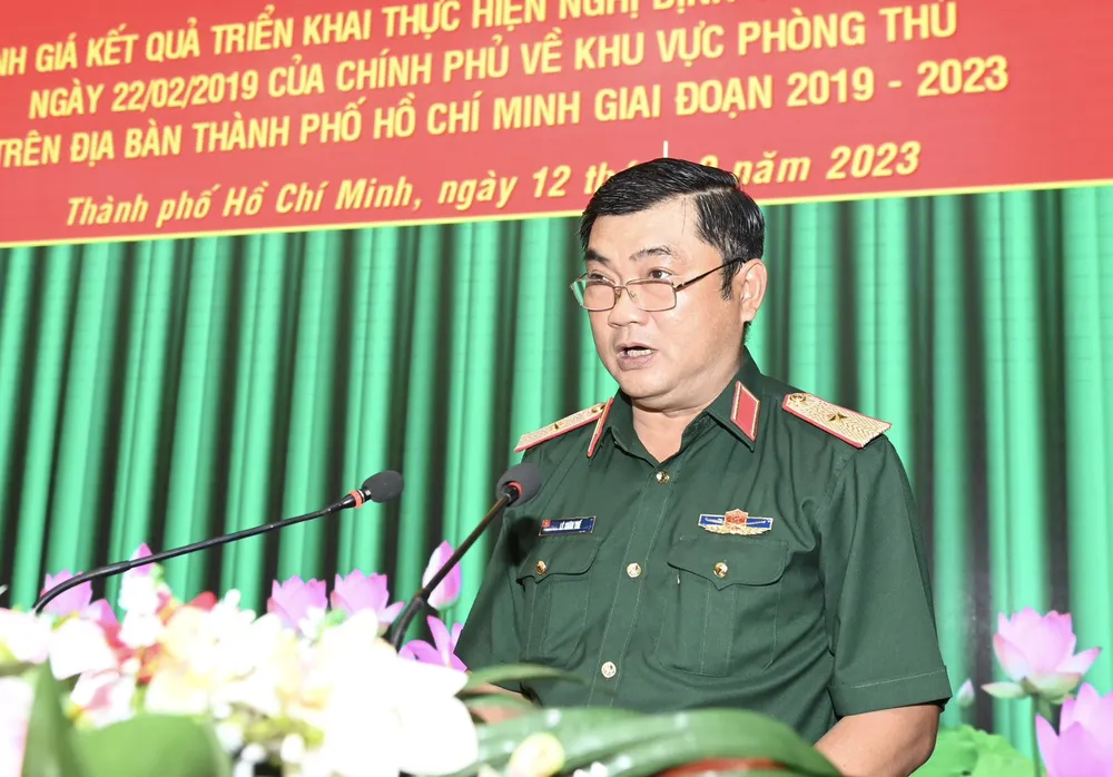 Thiếu tướng Lê Xuân Thế báo cáo kết quả. Ảnh: VIỆT DŨNG