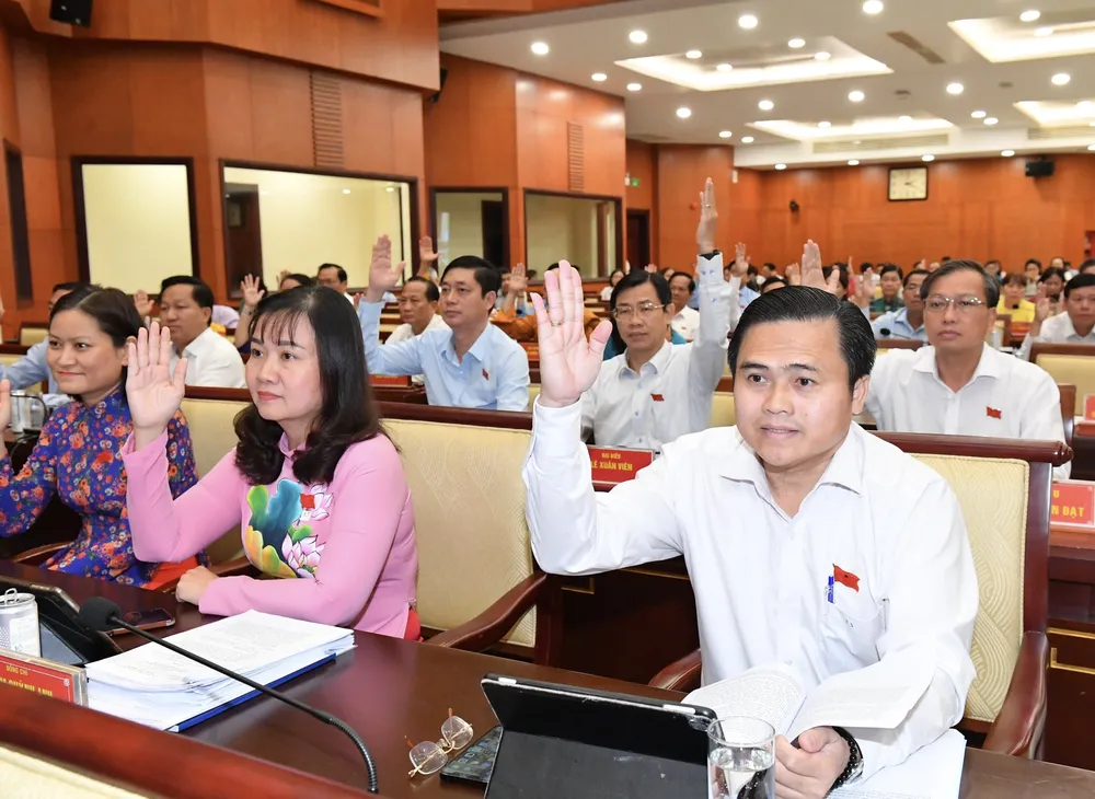 Đại biểu HĐND TPHCM biểu quyết thông qua nghị quyết. Ảnh: VIỆT DŨNG Đại biểu HĐND TPHCM biểu quyết thông qua nghị quyết. Ảnh: VIỆT DŨNG