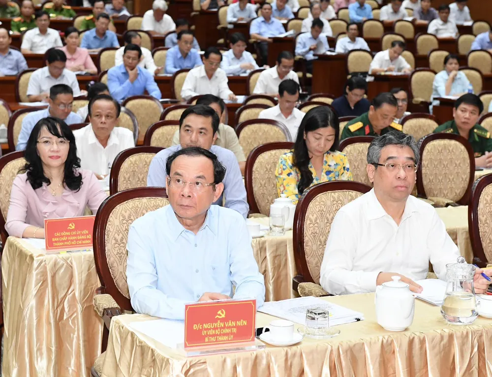 Đồng chí Nguyễn Văn Nên và đồng chí Nguyễn Phước Lộc dự hội nghị. Ảnh: VIỆT DŨNG Đồng chí Nguyễn Văn Nên và đồng chí Nguyễn Phước Lộc dự hội nghị. Ảnh: VIỆT DŨNG