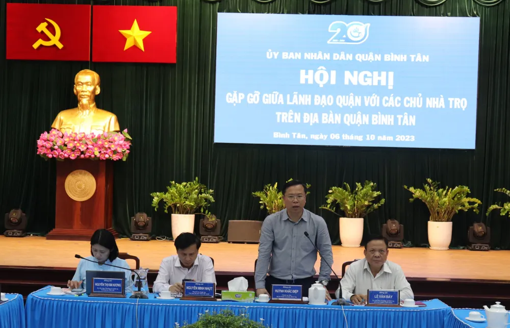 Bí thư Quận ủy quận Bình Tân Huỳnh Khắc Điệp phát biểu tại hội nghị. Ảnh: MINH NGUYÊN Bí thư Quận ủy quận Bình Tân Huỳnh Khắc Điệp phát biểu tại hội nghị. Ảnh: MINH NGUYÊN