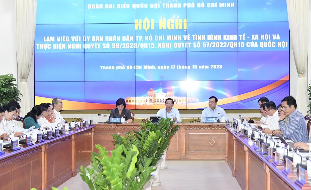 Đoàn đại biểu Quốc hội TPHCM tổ chức hội nghị làm việc với UBND TPHCM. Ảnh: VIỆT DŨNG