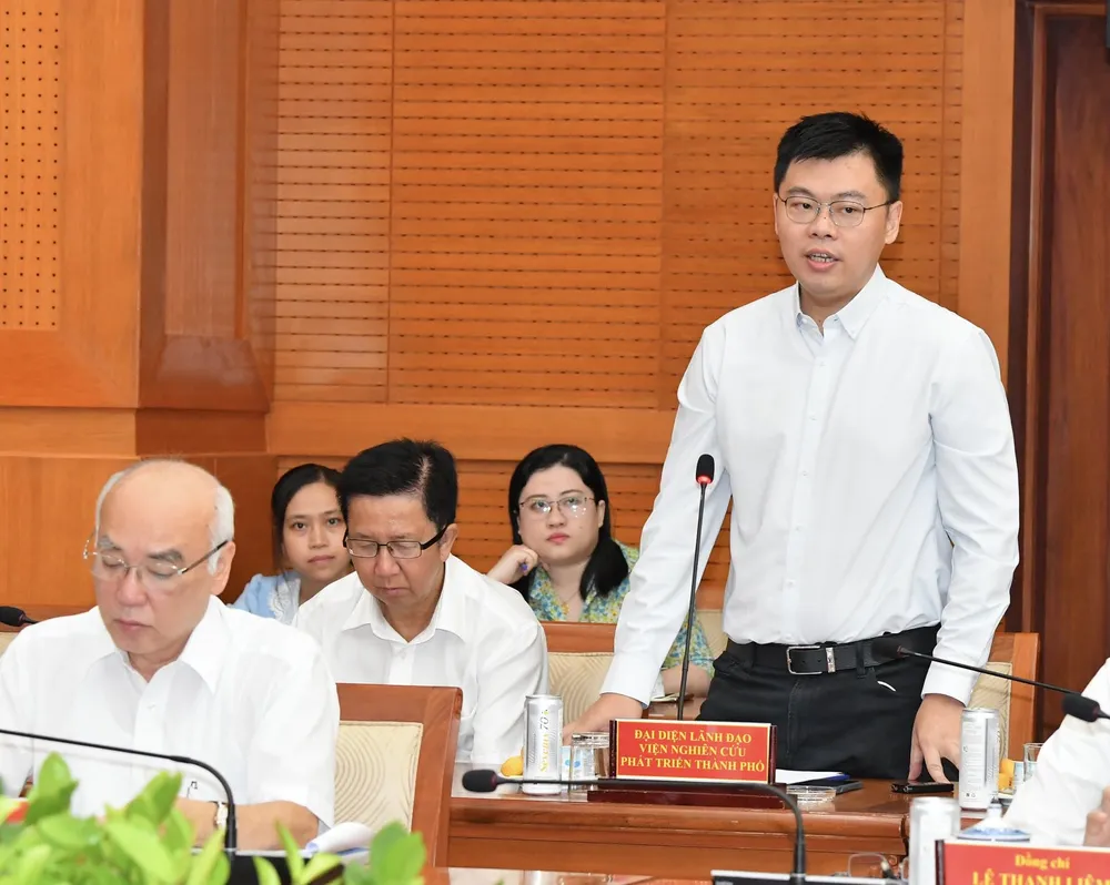 TS Trương Minh Huy Vũ phát biểu. Ảnh: VIỆT DŨNG