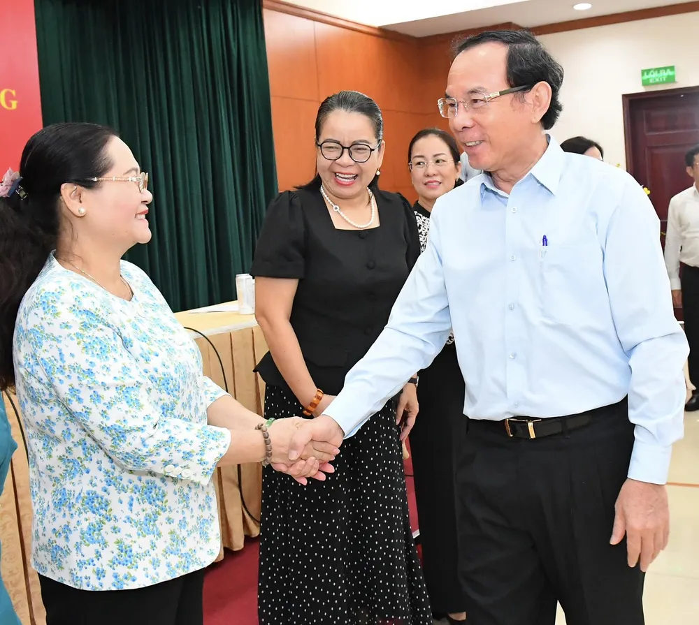 Bí thư Thành ủy TPHCM Nguyễn Văn Nên trao đổi với Chủ tịch HĐND TPHCM Nguyễn Thị Lệ. Ảnh: VIỆT DŨNG Bí thư Thành ủy TPHCM Nguyễn Văn Nên trao đổi với Chủ tịch HĐND TPHCM Nguyễn Thị Lệ. Ảnh: VIỆT DŨNG