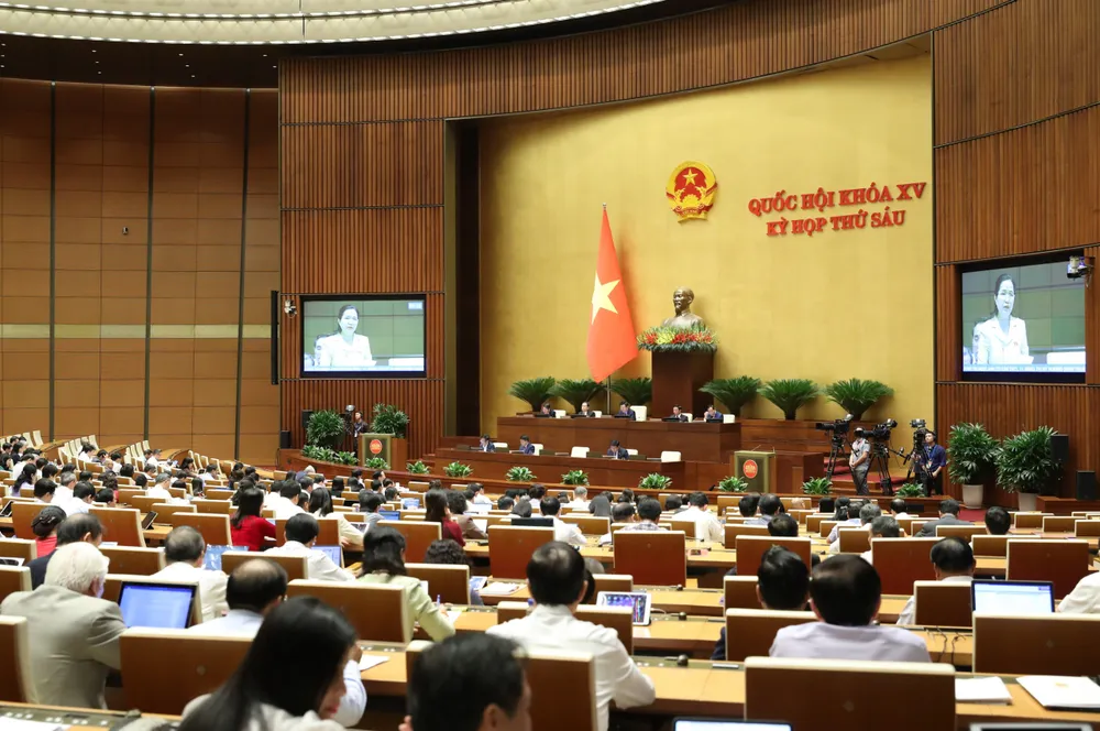 Quốc hội tiếp tục thảo luận ở hội trường về việc triển khai thực hiện các Nghị quyết của Quốc hội về các Chương trình mục tiêu quốc gia, chiều 30-10. Ảnh: QUANG PHÚC Quốc hội tiếp tục thảo luận ở hội trường về việc triển khai thực hiện các Nghị quyết của Quốc hội về các Chương trình mục tiêu quốc gia, chiều 30-10. Ảnh: QUANG PHÚC