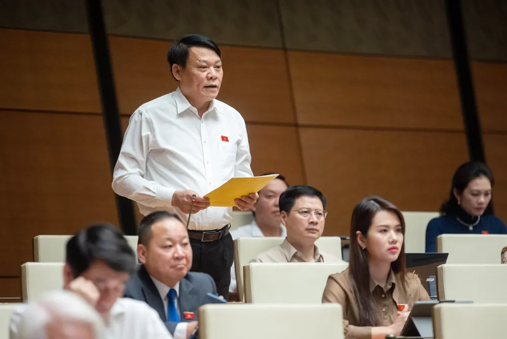 ĐB Nguyễn Thành Nam phát biểu. Ảnh: QUANG PHÚC ĐB Nguyễn Thành Nam phát biểu. Ảnh: QUANG PHÚC