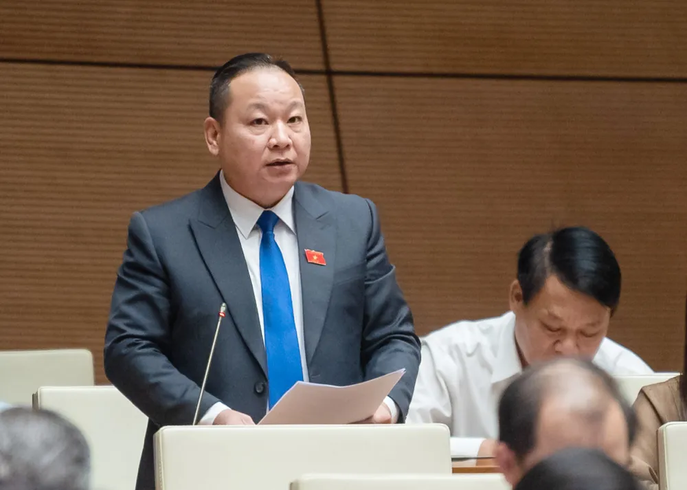 ĐB Tráng A Dương phát biểu. Ảnh: QUANG PHÚC ĐB Tráng A Dương phát biểu. Ảnh: QUANG PHÚC