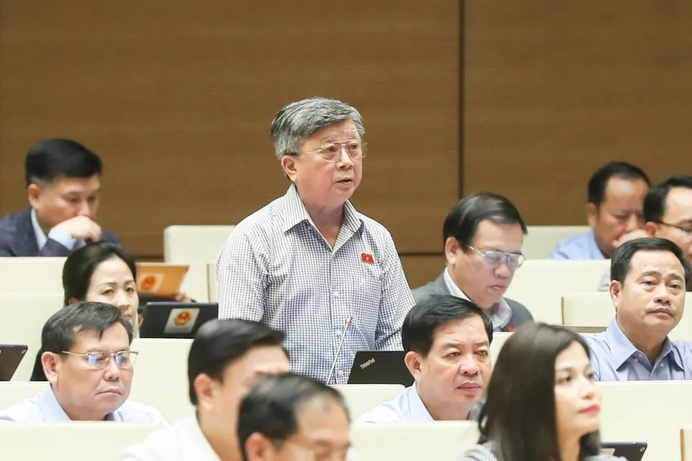 Đại biểu Quốc hội thảo luận tại hội trường sáng 1-11. Ảnh: QUANG PHÚC Đại biểu Quốc hội thảo luận tại hội trường sáng 1-11. Ảnh: QUANG PHÚC