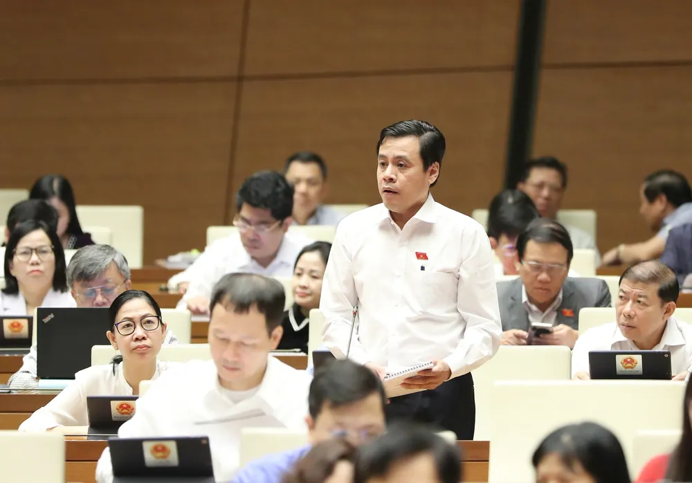 ĐB Trần Anh Tuấn phát biểu. Ảnh: QUANG PHÚC ĐB Trần Anh Tuấn phát biểu. Ảnh: QUANG PHÚC