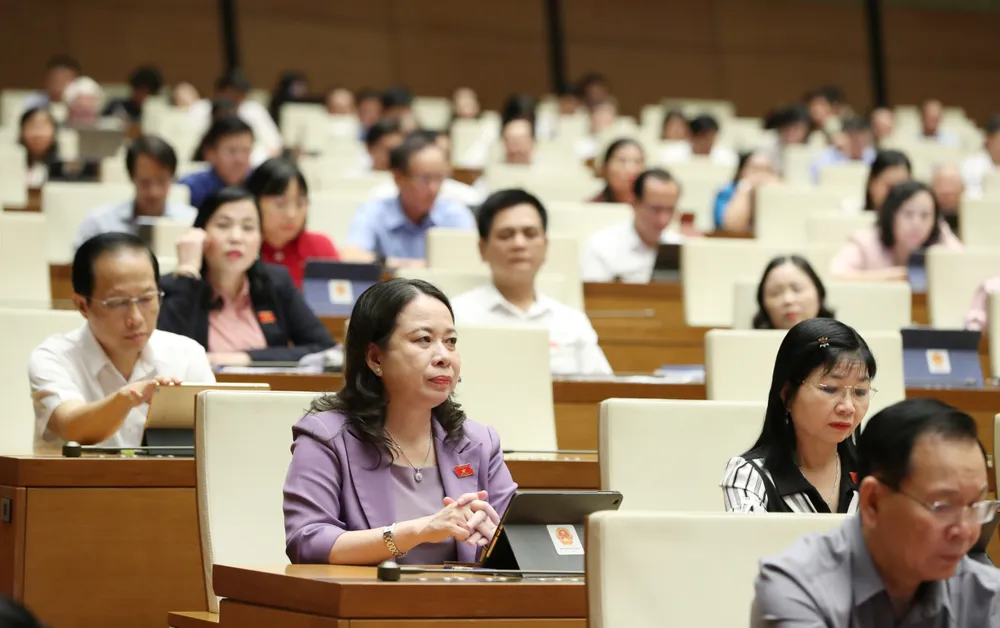 Chiều 3-11, Quốc hội tiếp tục thảo luận tại hội trường về một số nội dung còn ý kiến khác nhau của dự thảo Luật Đất đai (sửa đổi). Ảnh: QUANG PHÚC Chiều 3-11, Quốc hội tiếp tục thảo luận tại hội trường về một số nội dung còn ý kiến khác nhau của dự thảo Luật Đất đai (sửa đổi). Ảnh: QUANG PHÚC