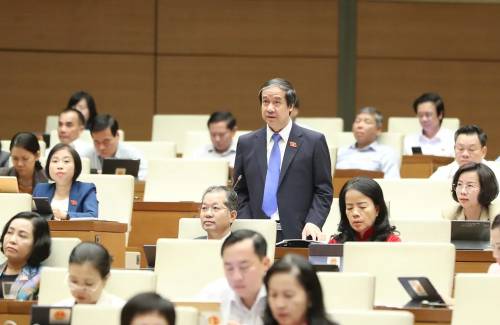 Bộ trưởng Bộ GD-ĐT Nguyễn Kim Sơn trả lời chất vấn. Ảnh: QUANG PHÚC Bộ trưởng Bộ GD-ĐT Nguyễn Kim Sơn trả lời chất vấn. Ảnh: QUANG PHÚC