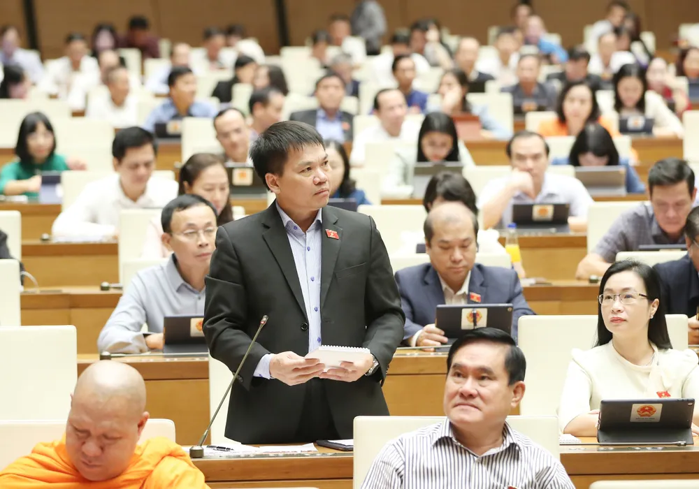 ĐB Dương Khắc Mai (Đắk Nông) chất vấn sáng 8-11. Ảnh: QUANG PHÚC ĐB Dương Khắc Mai (Đắk Nông) chất vấn sáng 8-11. Ảnh: QUANG PHÚC