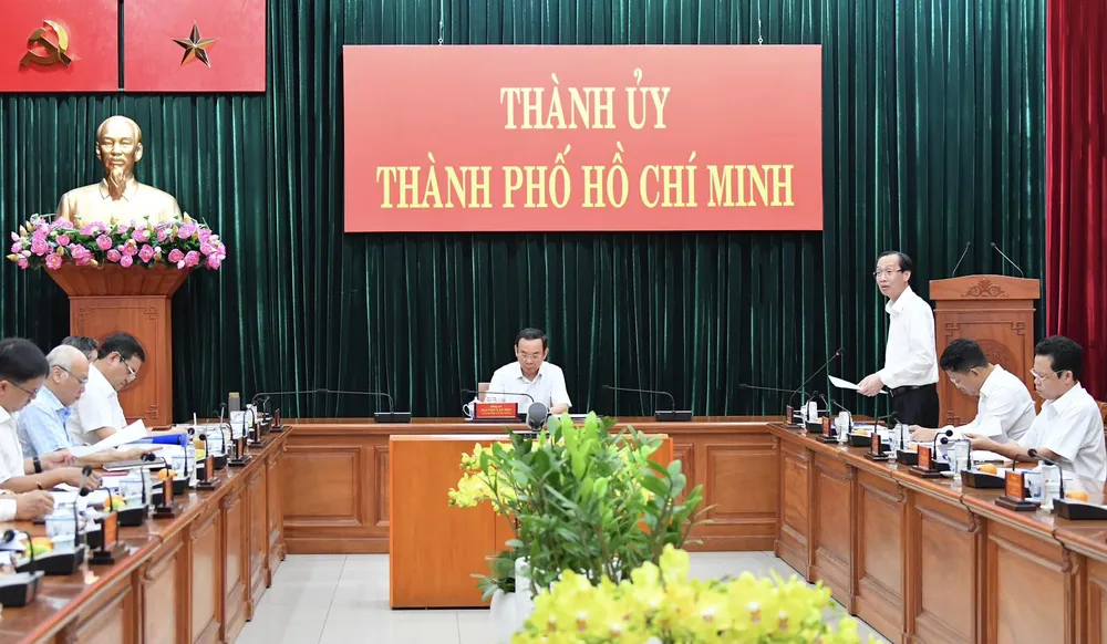 Đồng chí Lê Thanh Liêm báo cáo trong phiên họp. Ảnh: VIỆT DŨNG Đồng chí Lê Thanh Liêm báo cáo trong phiên họp. Ảnh: VIỆT DŨNG