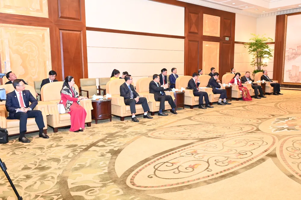 Đoàn đại biểu cấp cao TPHCM dự hội đàm. Ảnh: VĂN MINH