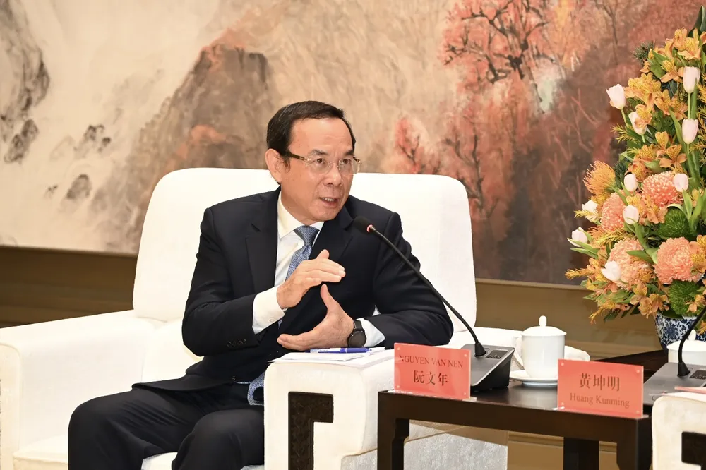 Bí thư Thành ủy TPHCM nhấn mạnh đến đạo lý &quot;uống nước nhớ nguồn&quot; trong cuộc hội đàm. Ảnh: VĂN MINH