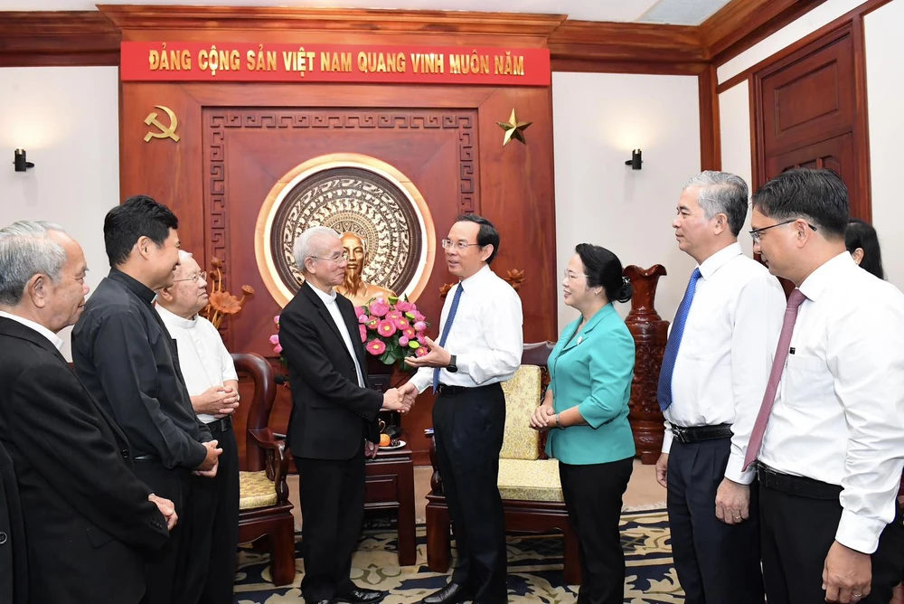 Buổi tiếp đón diễn ra trong không khí thân mật, trao đổi chân tình và nhiều cảm xúc. Ảnh: VIỆT DŨNG img-717d4c3eb6661ea0f68177956cef71a8-v-7806.jpg