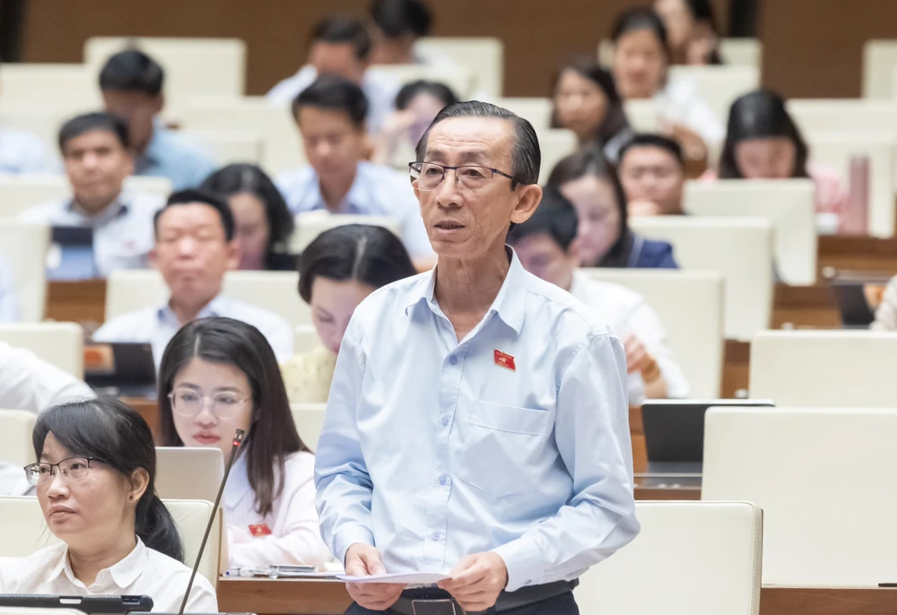 Đại biểu Quốc hội Trần Hoàng Ngân góp ý trong phiên thảo luận, sáng 30-5. Ảnh: QUANG PHÚC b1bedf2f2ee68eb8d7f7.jpg