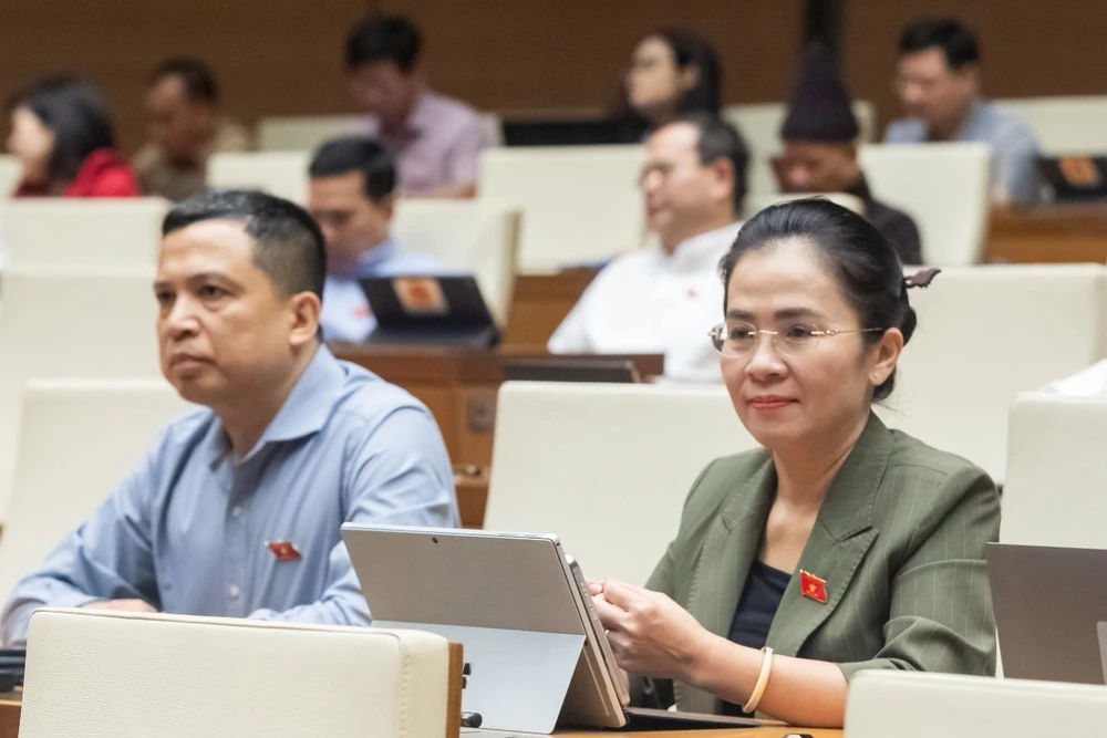 Đại biểu Quốc hội dự phiên họp, sáng 30-5. Ảnh: QUANG PHÚC b73359a1f86e5830017f.jpg
