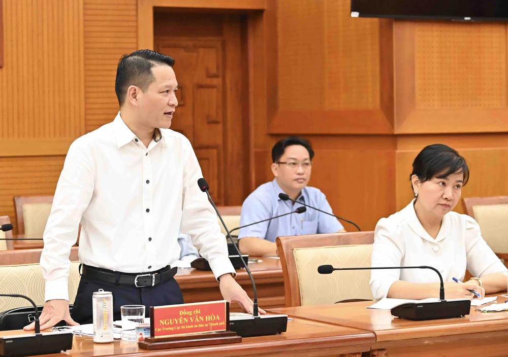Cục trưởng Cục Thi hành án dân sự TPHCM Nguyễn Văn Hòa phát biểu. Ảnh: VIỆT DŨNG IMG-07b3ff6d6af612028b78ea69ea444311-V.jpg