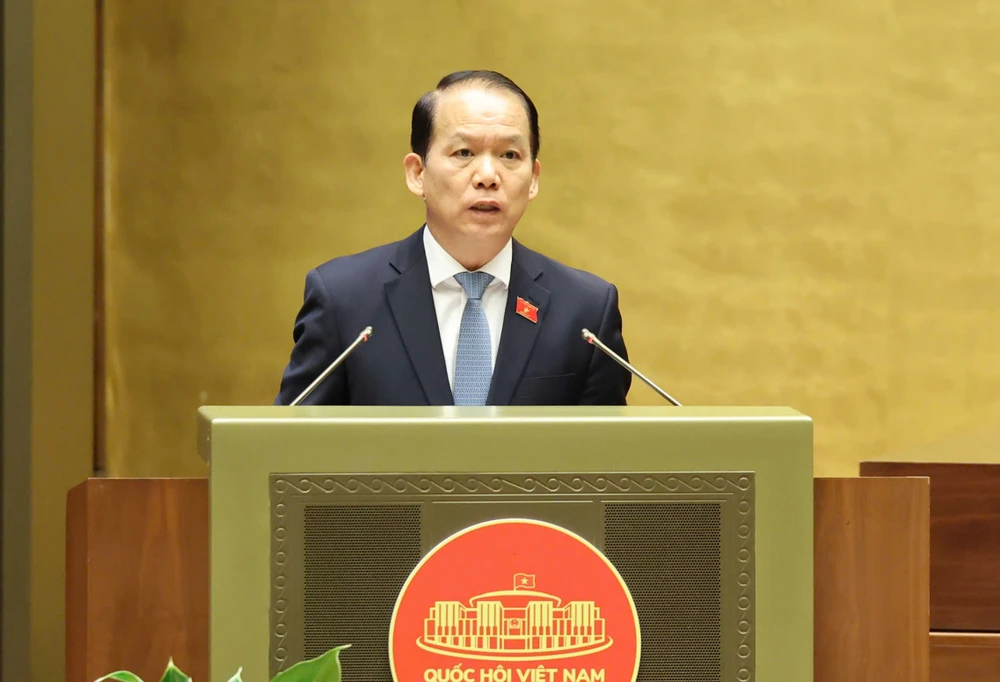 Chủ nhiệm Ủy ban Pháp luật của Quốc hội Hoàng Thanh Tùng báo cáo thẩm tra. Ảnh: QUANG PHÚC e7cdb24ba5a61ef847b7.jpg