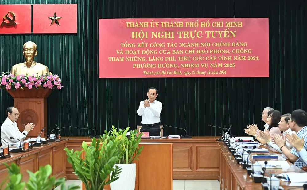 Đồng chí Nguyễn Văn Nên, Bí thư Thành ủy TPHCM, Trưởng Ban Chỉ đạo phòng, chống tham nhũng, lãng phí, tiêu cực TPHCM, chủ trì hội nghị tại điểm cầu TPHCM. Ảnh: VIỆT DŨNG IMG-5b247666a79c0c0abe9a841f96122c43-V.jpg