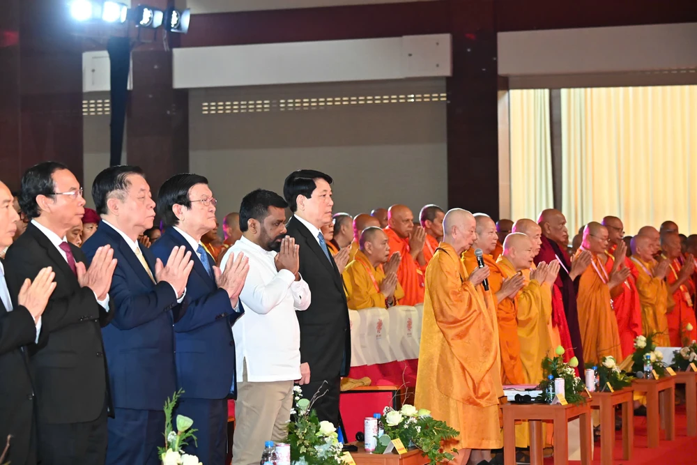 Chủ tịch nước Lương Cường và lãnh đạo, nguyên lãnh đạo Đảng, Nhà nước Việt Nam cùng đại biểu dự Đại lễ Vesak 2025. Ảnh: VIỆT DŨNG IMG_3058.jpeg