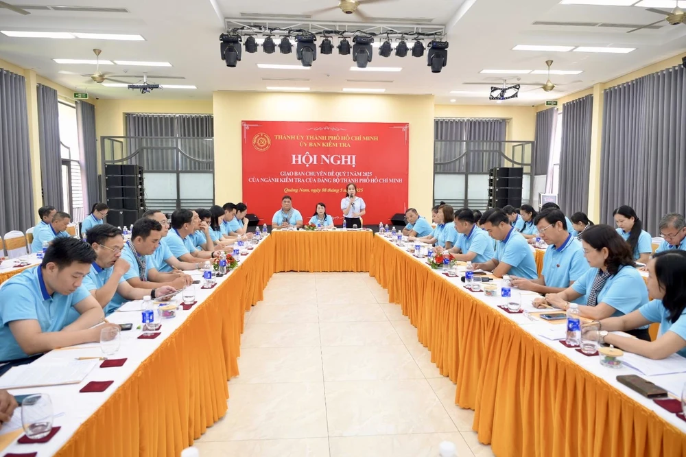 Phó Chủ nhiệm Thường trực UBKT Thành ủy TPHCM Lê Thị Hờ Rin phát biểu. Ảnh: VĂN MINH IMG_3548.jpeg