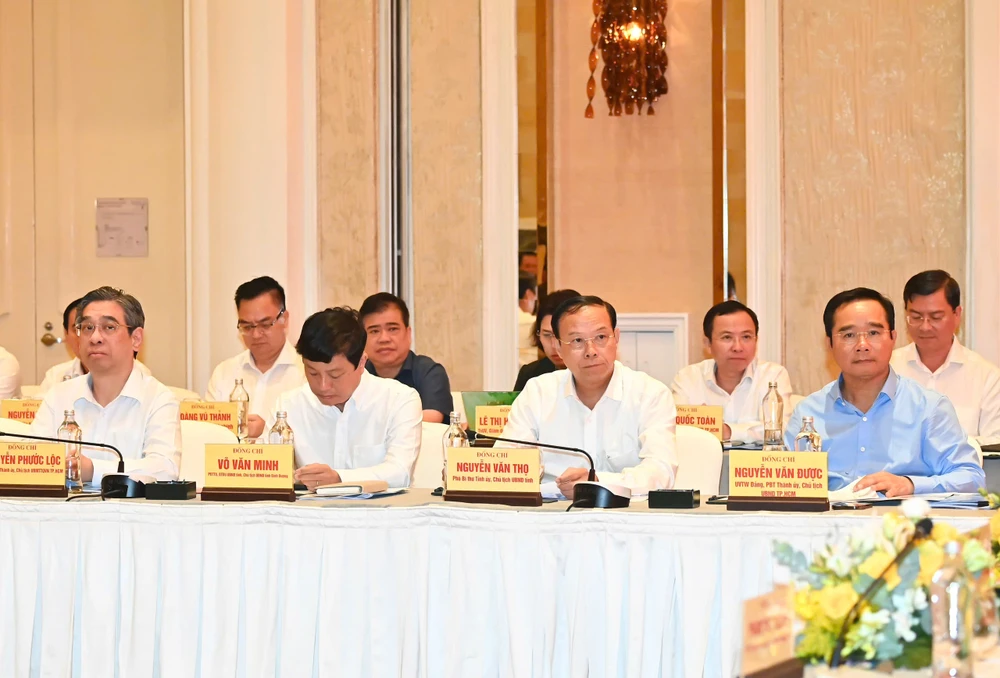 Lãnh đạo 3 tỉnh, thành dự hội nghị. Ảnh: VIỆT DŨNG d5f623759a122f4c7603.jpg