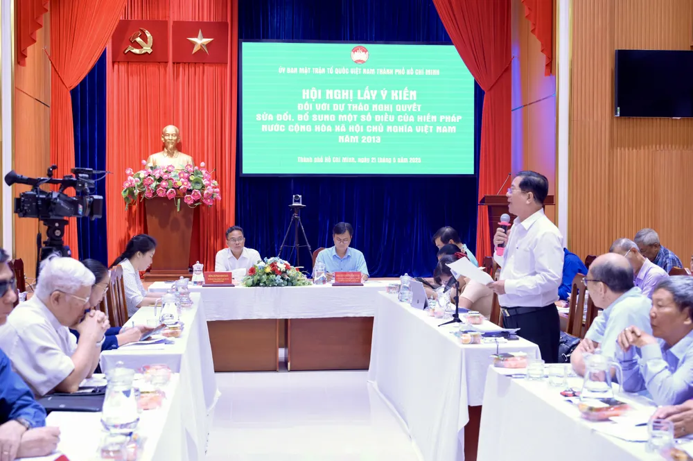 Ủy ban MTTQ Việt Nam TPHCM tổ chức lấy ý kiến góp ý sửa đổi Hiến pháp. Ảnh: VĂN MINH DSC_7315.jpeg