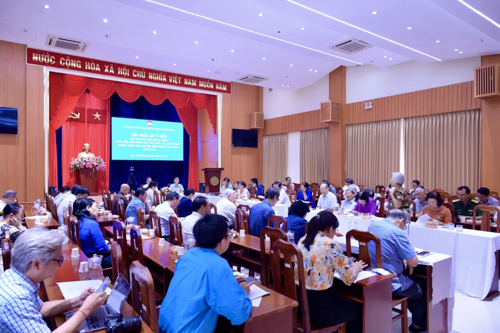 Ủy ban MTTQ Việt Nam TPHCM tổ chức lấy ý kiến góp ý sửa đổi Hiến pháp năm 2013. Ảnh: VĂN MINH DSC_7506.jpeg