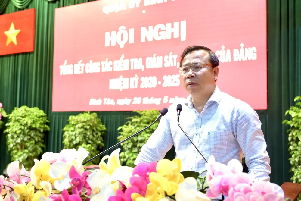 Bí thư Quận ủy quận Bình Tân Huỳnh Khắc Điệp phát biểu. Ảnh: VĂN MINH DSC_8295.jpeg
