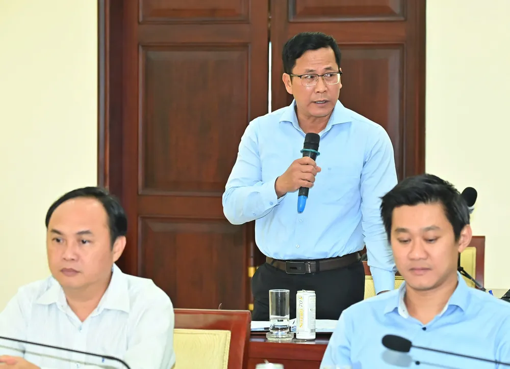Bí thư Quận ủy quận 12 Trần Hoàng Danh phát biểu. Ảnh: VIỆT DŨNG b2af8ae71deda9b3f0fc.jpg