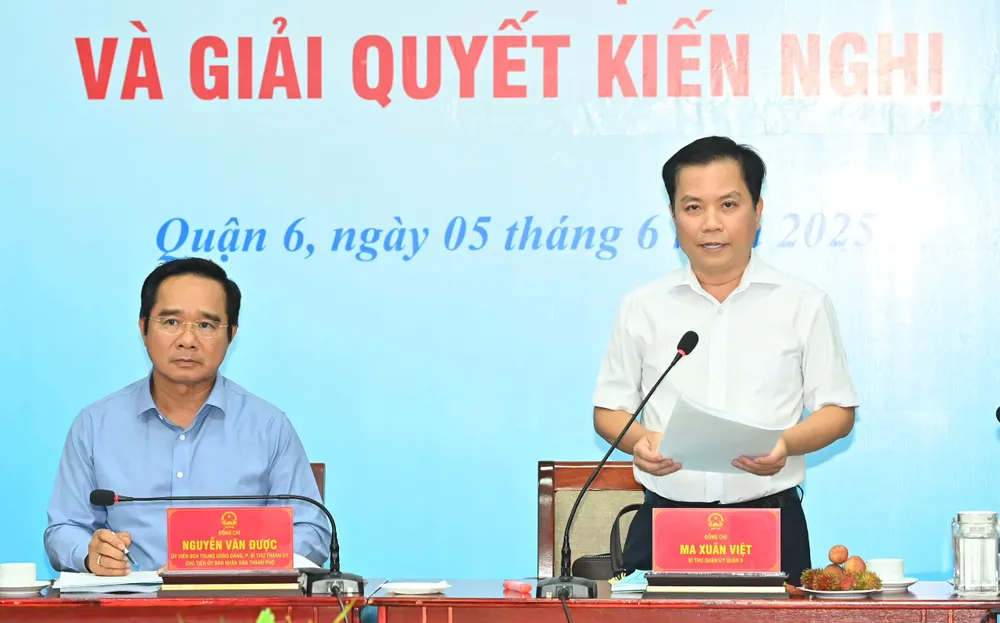 Bí thư Quận ủy quận 6 Ma Xuân Việt phát biểu. Ảnh: VIỆT DŨNG c9005e04d32c67723e3d.jpg