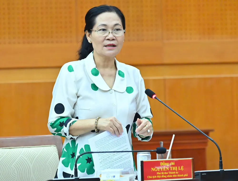 Выступает председатель Народного совета Хошимина Нгуен Тхи Ле. Фото: VIET DUNG 3c6d8da18042341c6d53.jpg