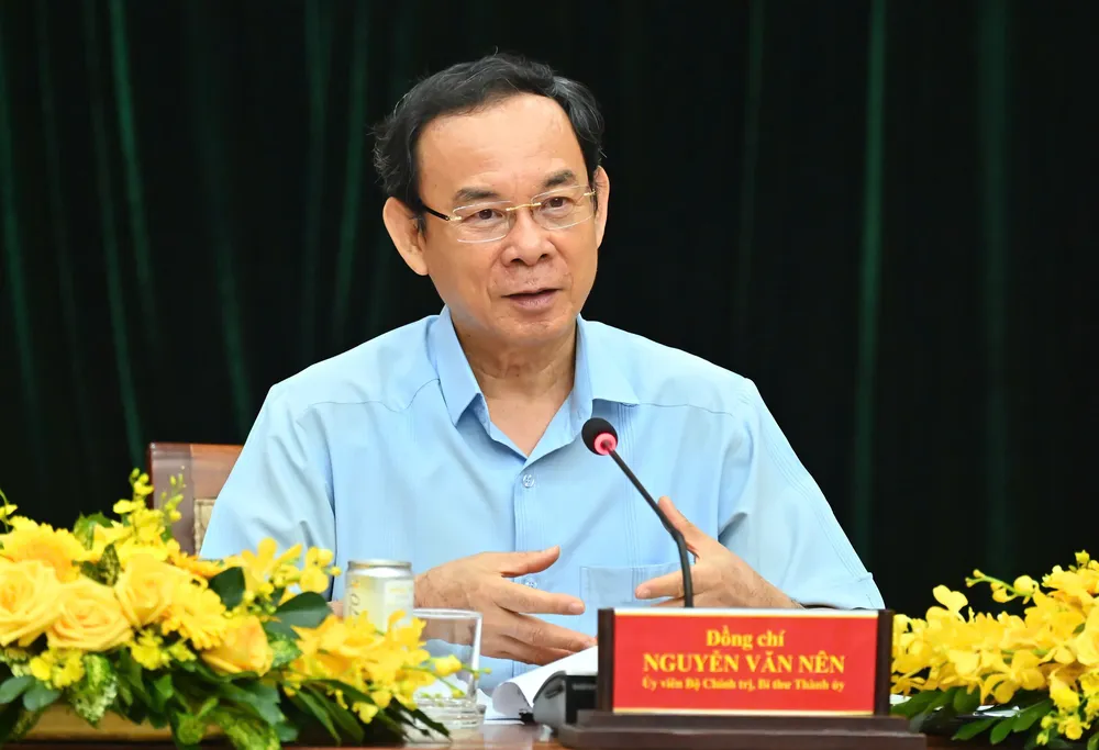 Bí thư Thành ủy TPHCM Nguyễn Văn Nên nhận xét buổi vận hành thử nghiệm. Ảnh: VIỆT DŨNG d537d84d18c5ac9bf5d4.jpg