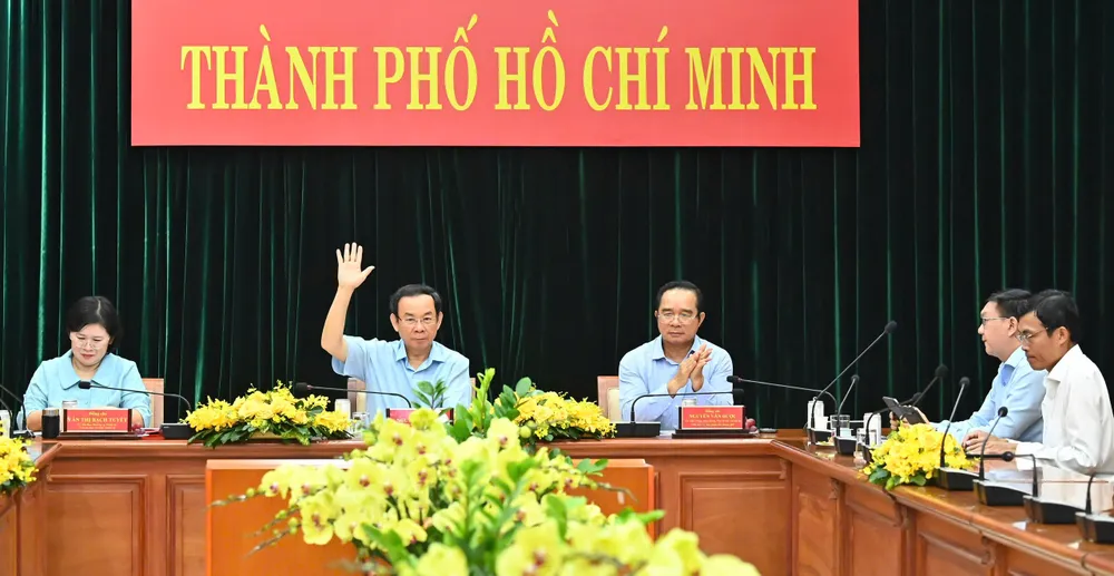 Bí thư Thành ủy TPHCM chỉ đạo, điều hành buổi vận hành từ điểm cầu chính. Ảnh: VIỆT DŨNG dab3d9f46d7bd925806a.jpg