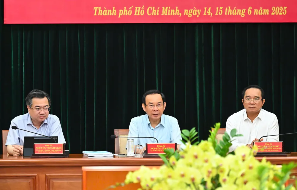 Bí thư Thành ủy TPHCM Nguyễn Văn Nên dự và chủ trì tại điểm cầu TPHCM. Ảnh: VIỆT DŨNG 69370bd77e7bca25936a.jpg