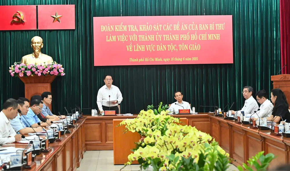 Đồng chí Nguyễn Trọng Nghĩa phát biểu kết luận. Ảnh: VIỆT DŨNG 88e258782c3b9b65c22a.jpg