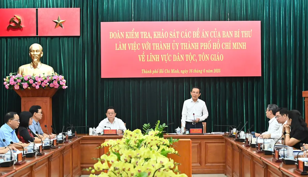 Đồng chí Nguyễn Văn Nên phát biểu. Ảnh: VIỆT DŨNG ea79bde9c9aa7ef427bb.jpg