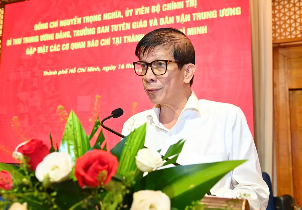 Nhà báo Nguyễn Khắc Văn, Phó Tổng Biên tập Phụ trách Báo SGGP phát biểu. Ảnh: VIỆT DŨNG IMG_6295.jpeg