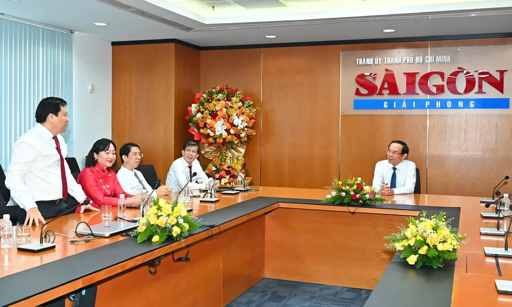 Nhà báo Nguyễn Ngọc Anh, Phó Tổng Biên tập Báo Sài Gòn Giải Phóng phát biểu. Ảnh: VIỆT DŨNG IMG_6326.jpeg