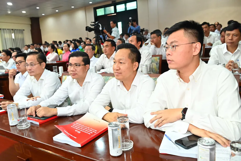 Lãnh đạo các cơ quan, đơn vị, địa phương của TPHCM, Bình Dương, Bà Rịa - Vũng Tàu dự buổi làm việc. Ảnh: VIỆT DŨNG 00edcce7968421da7895.jpg