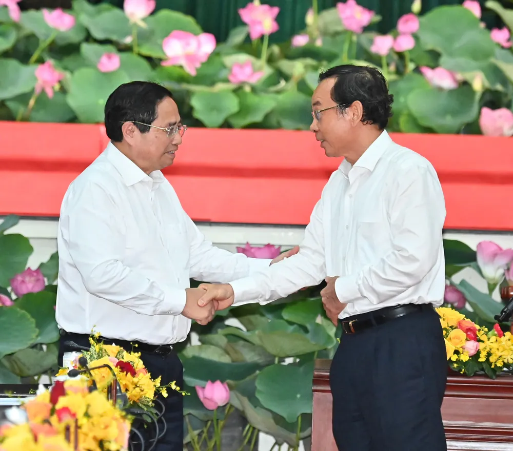 Thủ tướng Phạm Minh Chính và Bí thư Thành ủy TPHCM Nguyễn Văn Nên. Ảnh: VIỆT DŨNG b2542c1a7779c0279968.jpg