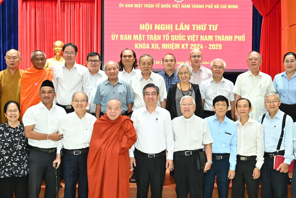 Đồng chí Nguyễn Phước Lộc cùng các đại biểu dự hội nghị. Ảnh: VIỆT DŨNG 8bc78f3ff63841661829.jpg