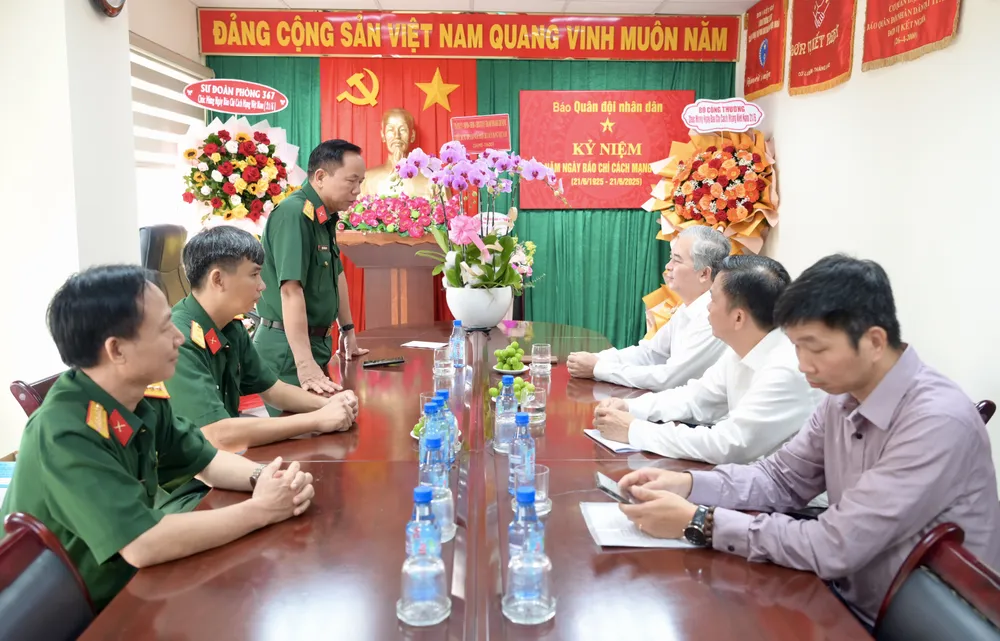 Đại tá Phan Tùng Sơn, Trưởng Cơ quan đại diện Báo Quân đội nhân dân tại TPHCM phát biểu. Ảnh: VĂN MINH DSC_9295.jpeg