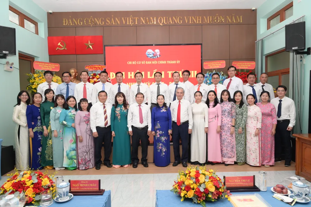 Đồng chí Nguyễn Thị Lệ đến dự Đại hội Chi bộ cơ sở Ban Nội chính Thành ủy TPHCM. Ảnh: VĂN MINH DSC_9928.jpeg