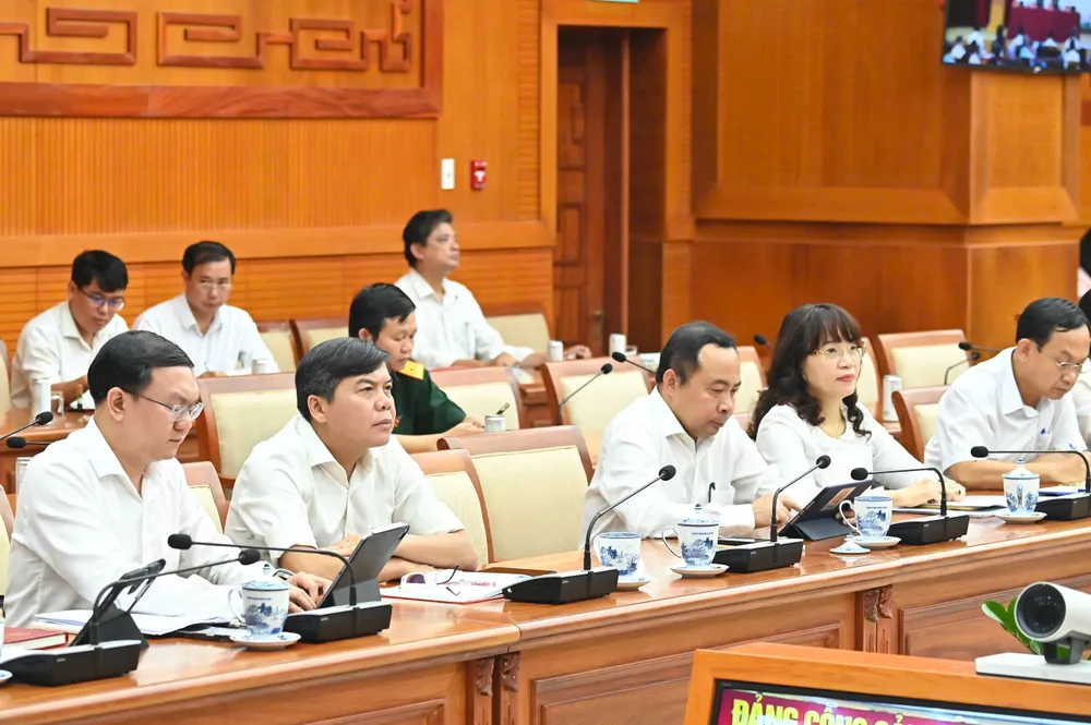 Lãnh đạo TPHCM và các sở, ban, ngành thành phố dự hội nghị tại điểm cầu TPHCM. Ảnh: VIỆT DŨNG 7e686f75835b34056d4a.jpg