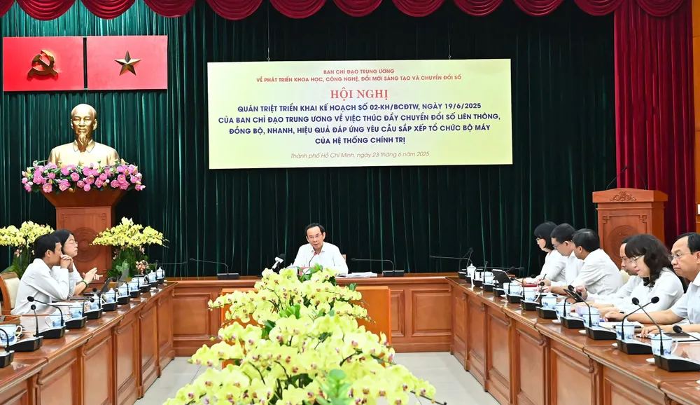 Bí thư Thành ủy TPHCM Nguyễn Văn Nên dự và chủ trì tại điểm cầu TPHCM. Ảnh: VIỆT DŨNG 835871539d7d2a23736c.jpg
